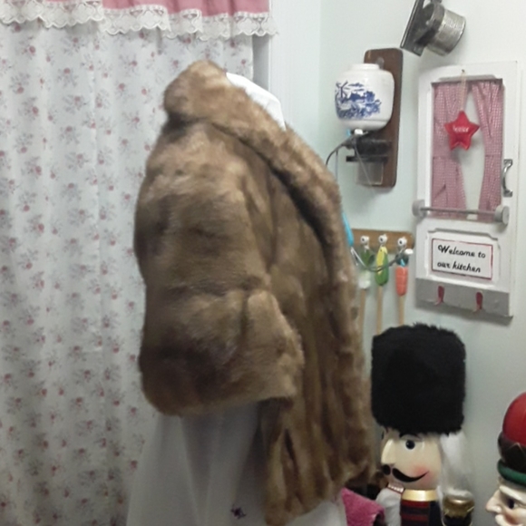 Emba pastel natural brown mink cape - Picture 2 of 14